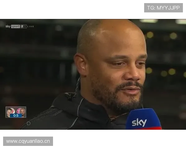 孔帕尼开着破面包车送孩子上学，反差让我笑抽