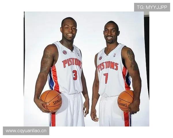 乔·杜马斯无球跑动撕裂防线，3D价值重塑活塞外线生态